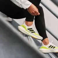 在飛比找蝦皮購物優惠-adidas ULTRABOOST 21 女跑鞋 23.5 