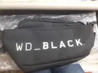 在飛比找露天拍賣優惠-WD_BLACK 防潑水牛津布 胸背包 側背包 背包 拉鍊包