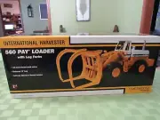 FIRST GEAR 1/25 CONSTRUCTION PIONEERS IH 560 PAY LOADER WITH LOG FORKS - NIB/SB