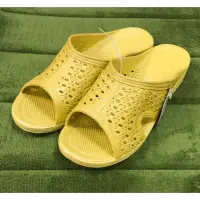 在飛比找蝦皮購物優惠-日本製 防水鞋 室內室外 浴室拖鞋 黑色 黃色、粉色、藍色