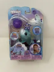 NEW Fingerlings Baby Dolphin "Aqua" Magic Motion Light Up Fin Kisses Beach ball!