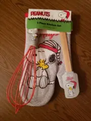 Peanuts Holiday 3 Piece Kitchen Set. Oven Mitt, Spatula, Whisk
