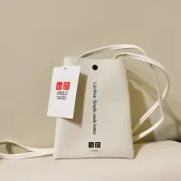 在飛比找蝦皮購物優惠-UNIQLO白色斜背包 手機包 小包