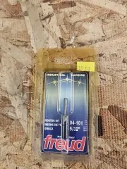 New Freud 04-101: 5/32" (Dia.) Double Flute Straight Bit with 1/4" Shank