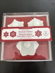 NEW Williams Sonoma Snowflake Pie Crust Cutters Set Of 3 Cookies Cupcake Toppers