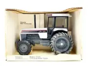 1/16 White 170 Workhorse Tractor w/ Cab and FWA