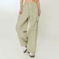 在飛比找momo購物網優惠-【WAVE SHINE】輕量感工裝寬褲-二色(H5LS043