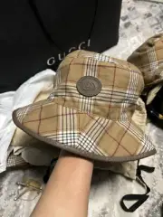 New Gucci Reversible GG Supreme Horsebit Bucket Hat Beige Canvas/ Wool Size M