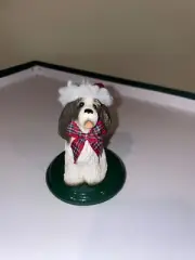 Byers Choice 2022 Springer Spaniel Dog WITH BOW AND SANTA HAT "NWT"