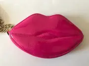 BETSEY JOHNSON FUSHIA SHINY PATENT LIP TOP ZIPPER WRISTLET PURSE WITH GOLD CHAIN