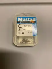 Mustad Signature Fly Tying Hooks Dry/Wet R52S Size 22