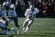 Wide Receiver Cliff Branch Oakland Raiders runs with the ball afte- Old Photo
