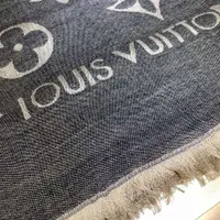 在飛比找蝦皮購物優惠-二手 LV 羊毛披肩 Louis Vuitton Daily