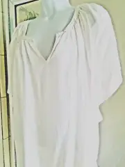 TOMMY BAHAMA "CAICOS" CRINKLE TOP-MEDIUM-WHITE-100% RAYON-V NECK-**NEW ITEM**
