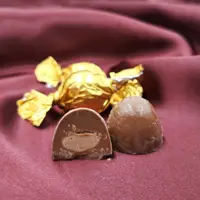 在飛比找蝦皮購物優惠-【嘴甜甜】 CHOCOVIA雙轉牛奶夾心巧克力 200公克 