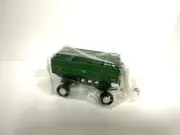 ERTL 1/64 J & M 680 / 760 GREEN GRAIN CART WAGON