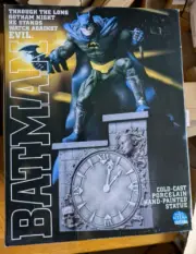 DC Comics Batman on Clock Tower Statue, Paquet Sculpt, #2392/3500, New in Box