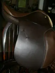 English Saddle General Purpose. New. 17" Narrow twist, medium gullet long flap