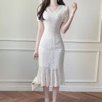 在飛比找蝦皮購物優惠-白色蕾絲洋裝薄款中長款2023緊身v領氣質魚尾包臀裙子