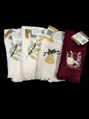 NWT Home Innovations Embroidered Holiday Christmas Fingertip Towels Lot of 4