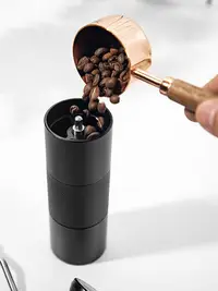 在飛比找Yahoo!奇摩拍賣優惠-咖啡機ZPPSN手搖磨豆機家用便攜式不銹鋼高精度磨芯省力手動