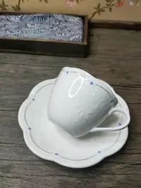 在飛比找Yahoo!奇摩拍賣優惠-GIVENCHY紀梵希·浮雕咖啡杯