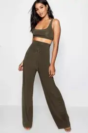 Boohoo Green Two Piece Set Slinky High Waisted Pants Set New Sz 4