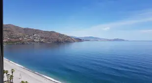 Atico en Almunecar. Primera linea de playa con vistas espectaculares