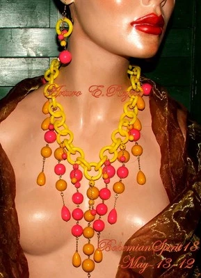 Artisan Arturo E.Reyna Vintage Lucite Multi Color Beads Fringes BIB/Necklace Set