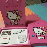 在飛比找蝦皮購物優惠-＇NoｌHello Kitty超輕量行動電源禮盒組.容量88