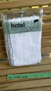 Hotel Living 5 Stat Luxury @ Home White Jacquard Tablecloth Oblong 70"x90" NIP