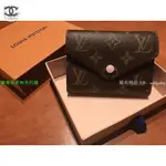 二手精品 LOUIS VUITTON LV M62360 VICTORINE 粉紅 三折 短夾