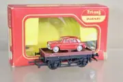 TRIANG HORNBY R17C BR FLAT WAGON B913011 with MINIX MORRIS 1100 CAR LOAD og