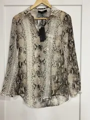 DECJUBA Constance Shirt NEW Sz 8 Python Print