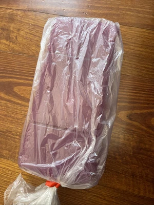 Tupperware NEW Sandwich Keeper Plus Lunch Box in Sheer Rhubarb