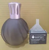 在飛比找Yahoo!奇摩拍賣優惠-柏格薰香精油瓶 LAMPE BERGER 柏格精油
