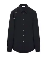 Alexander McQueen Harnes Long Sleeved Shirt SHIRTS INCH15,SHIRTS INCH16.5,SHIRTS INCH16,SHIRTS INCH15.75,SHIRTS INCH17,SHIRTS INCH15.5 Strap shirt with metal buckles. Buttons on the front and double buttons on the cuffs.