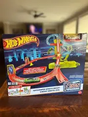 Hot Wheels Skyscraper Speed Circuit Neon Speeders Track Set Kids 5+ Stunt Racing