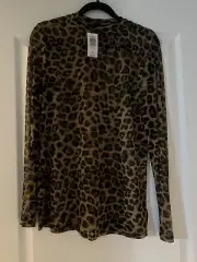 torrid size 1(14-16) leopard print mesh long sleeve top