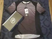 New Assos Women's Trail T3 Short Sleeve Cycling Jersey Size Medium Grey/Black