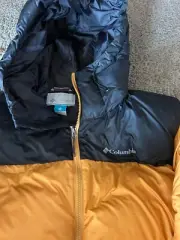New with $200 tag, Columbia mens xl winter coat, 100% polyester shell & filling.