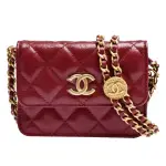 【CHANEL 香奈兒】經典仿舊雙C LOGO菱格粒紋牛皮雙鍊斜背小包(酒紅AP2857C-BURGUNDY-GPN)