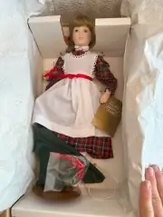 HOLLY AND MISTLETOE GIRL DOLL The Franklin Heirloom NEW IN BOX