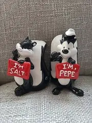 Pepe Le Pew and Penelope In Love Looney Tunes Magnetic Salt & Pepper Shakers
