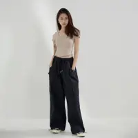 在飛比找momo購物網優惠-【Line-up wears】街頭時髦工裝抽繩休閒褲(降落傘