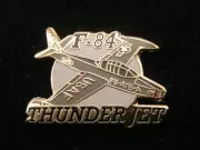 F-84 THUNDERJET LAPEL HAT PIN UP US AIR FORCE USAF PILOT CREW WING TIE TAC WOW