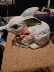Melodies Peter Cottontail Rabbit Music Box Ceramic Cookie Jar