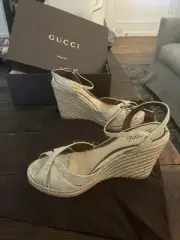 Gucci Canvas GG Logo Beige Espadrille Wedge Sandals Platform Size 42 (11 US) NEW