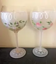TWO'S COMPANY Hand Painted Floral Romantic Stemmed Wine Glasses 8” Set of 2 NEW