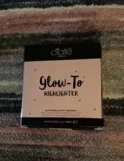 CIATE LONDON Glow-To Highlighter Illuminating Powder in MOONDUST (2.5g/.088oz)
